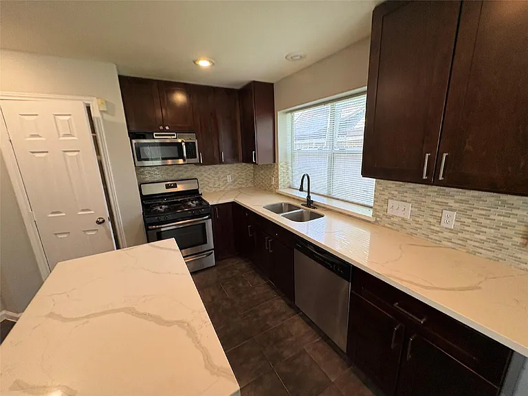 3006 Fort Stockton Dr — Photo 15