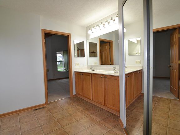 3rd image of 5088 Shoreside Dr