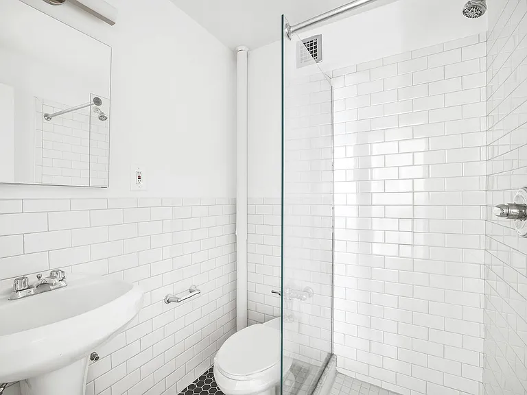 310 E 44th St #1611 — Photo 10