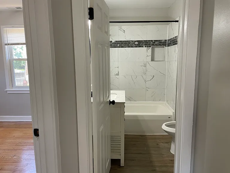 220 N Locust St — Photo 13