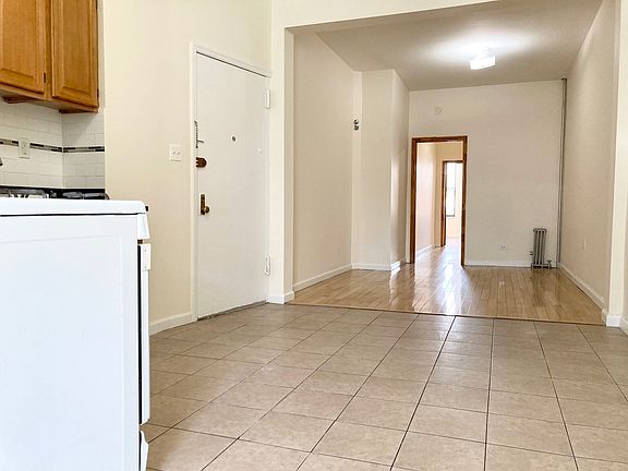 3rd image of 142 Grattan St APT 3L