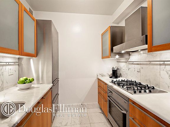 3rd image of 80 Columbus Cir Unit 58F