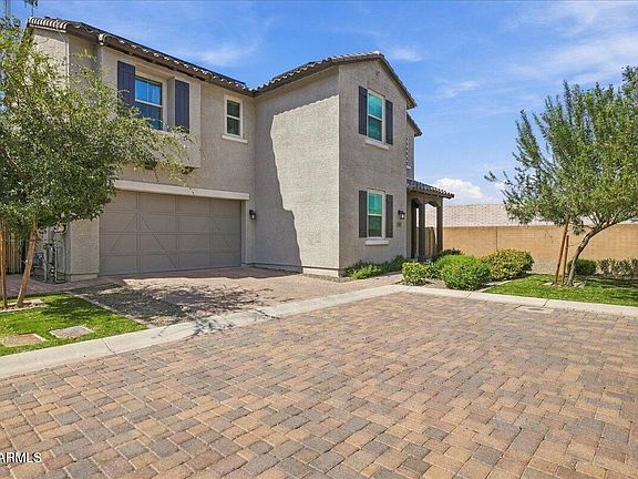 3rd image of 924 E ANDERSON Avenue