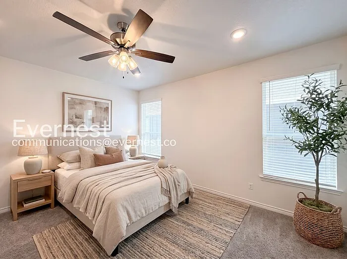 4 bed, 3.0 bath, 2012 sqft, $2,095 — Photo 4