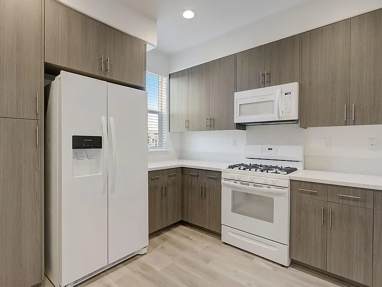 Estaire Luxury Townhomes — Photo 15