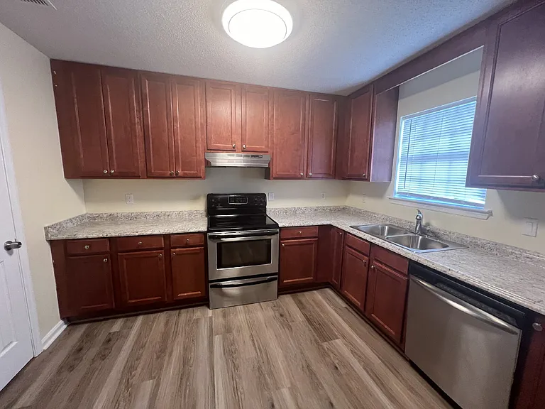 2119 Hamilton St — Photo 18
