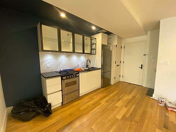5th image of 10 Lexington Ave #1EE