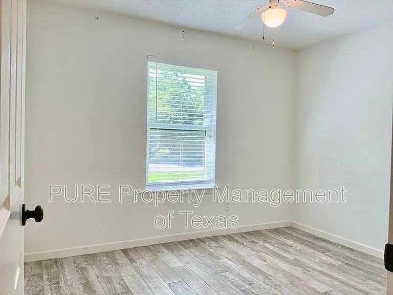 407 Meadowcreek Cir — Photo 15