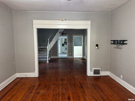 3rd image of 1733 S Spring St