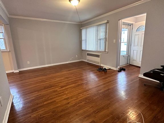 2nd image of 924 Rockaway Ave