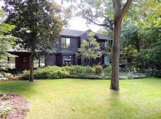 1957 Old Oaks Ct, Rockford, IL 61108