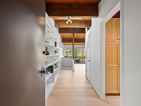 3rd image of 71 East Manor Drive