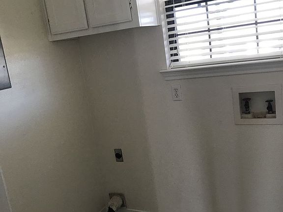 5th image of 802 Hackberry St #A