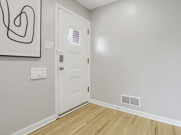 4th image of 2112 Cresthill Dr