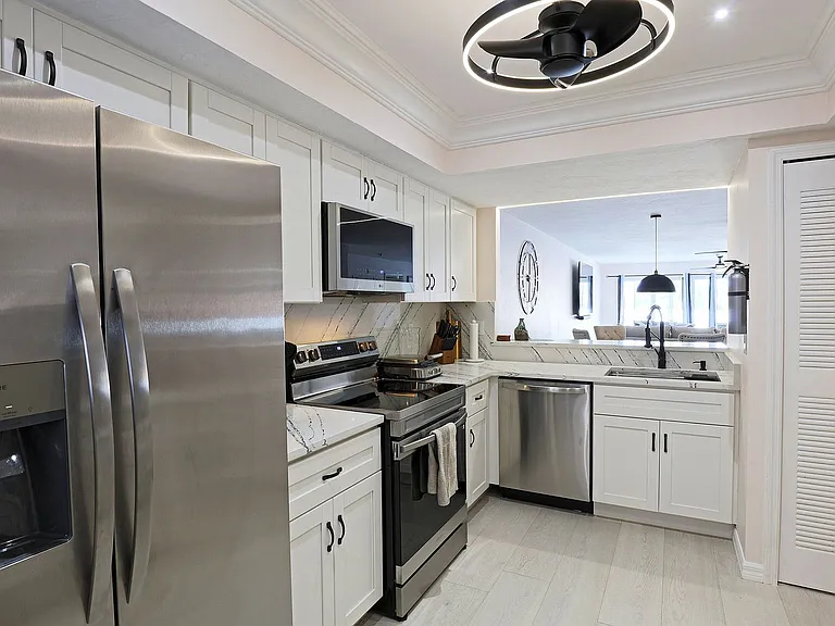 11921 Seabreeze Cove Ln — Photo 5