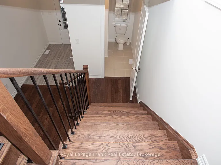 5 Hennessey Cres — Photo 41