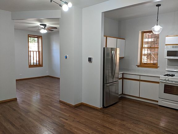 3rd image of 1003 N Winchester Ave #1