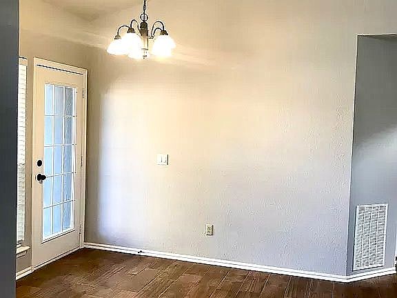 3rd image of 2608 Briarcliff Dr