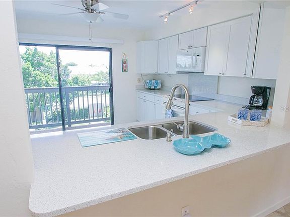 4th image of 1151 Lake House Cir