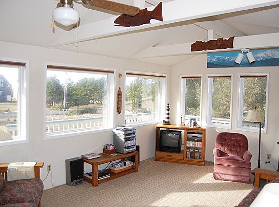 4th image of 593 Ocean Shores Blvd NW