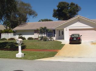 15 Pine Hill Trl E, Tequesta, FL 33469