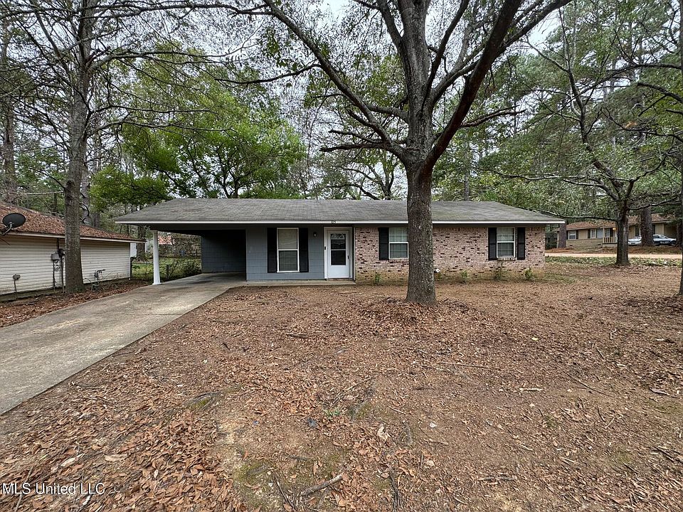 1st image of 105 E Woodcrest Dr