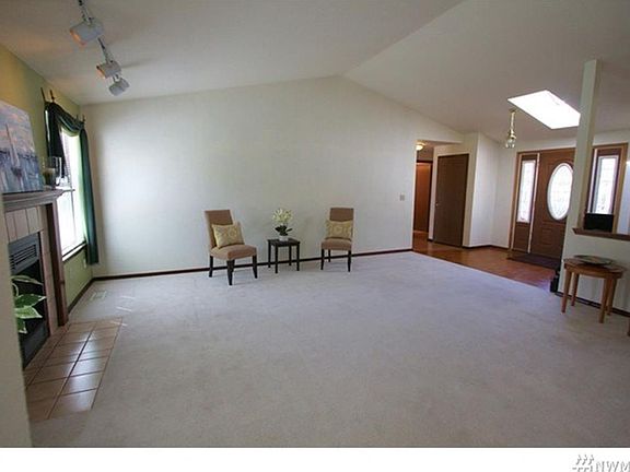 5th image of 2414 198th Pl SW