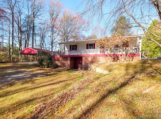 303 Hillside Rd, Penrose, NC 28766