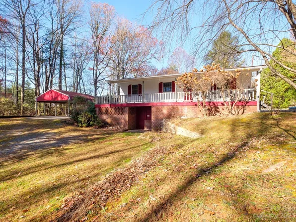 303 Hillside Rd, Penrose, NC 28766