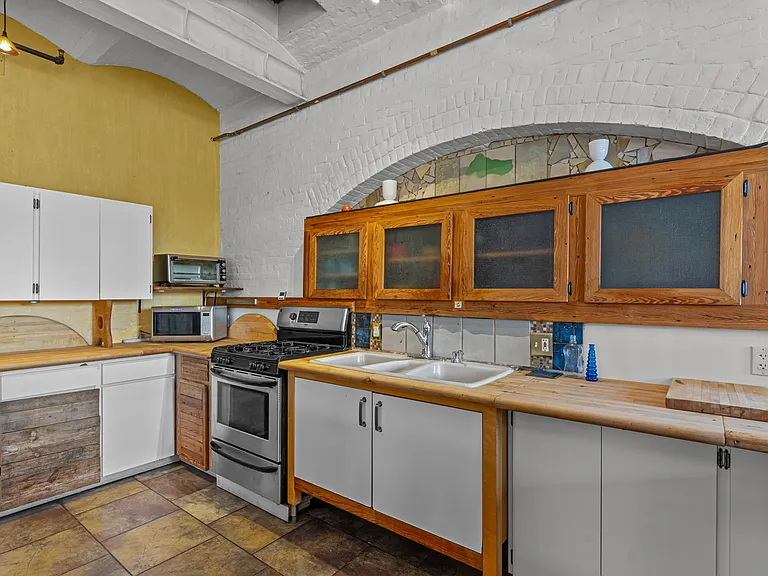 532 Kinsley Ave #205 — Photo 22