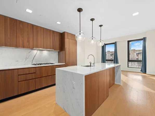 242 Broome St #9B, New York, NY 10002