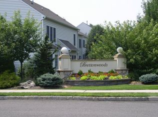 97 Twinberry Ct, Paramus, NJ 07652