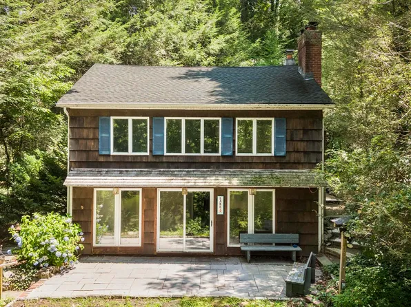215 Manor Rd, Southbury, CT 06488