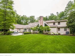 7 Caryn Ln, Weatogue, CT 06089