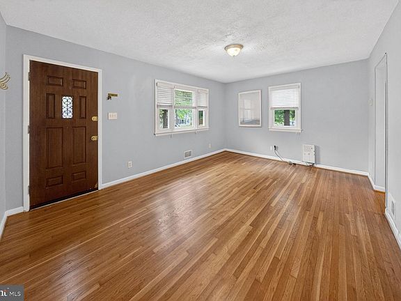 4th image of 5903 Berwyn Rd