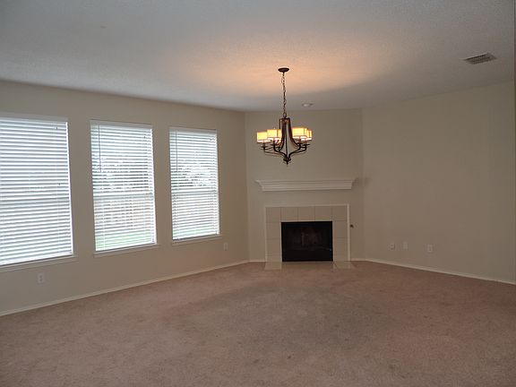 3rd image of 416 Leameadow Dr