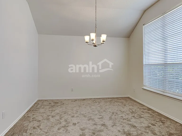 609 Crystal Brook Dr — Photo 6