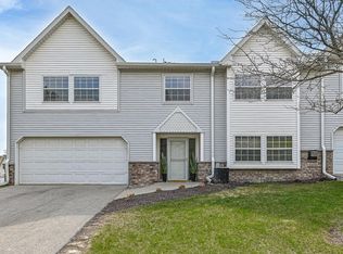 330 Dustin Dr, Brookfield, WI 53045