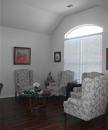 3rd image of 4516 Woodbluff Dr