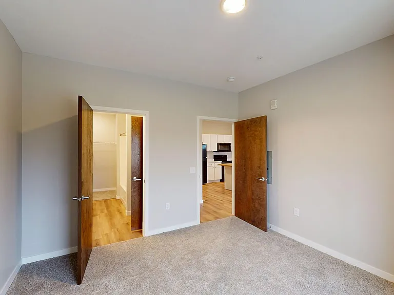 South Pointe Apartments — Photo 34