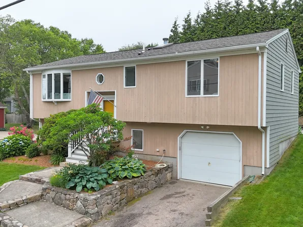 13 Salem Trl, Narragansett, RI 02882