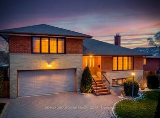 17 Duffield Rd, Toronto, ON M9P3C8