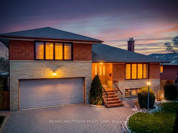 17 Duffield Rd, Toronto, ON M9P 3C8