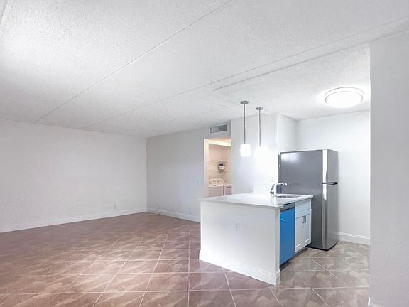 4th image of 604 Meadows Circle #604