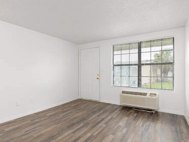 Blossom Corners Apartments — Photo 5
