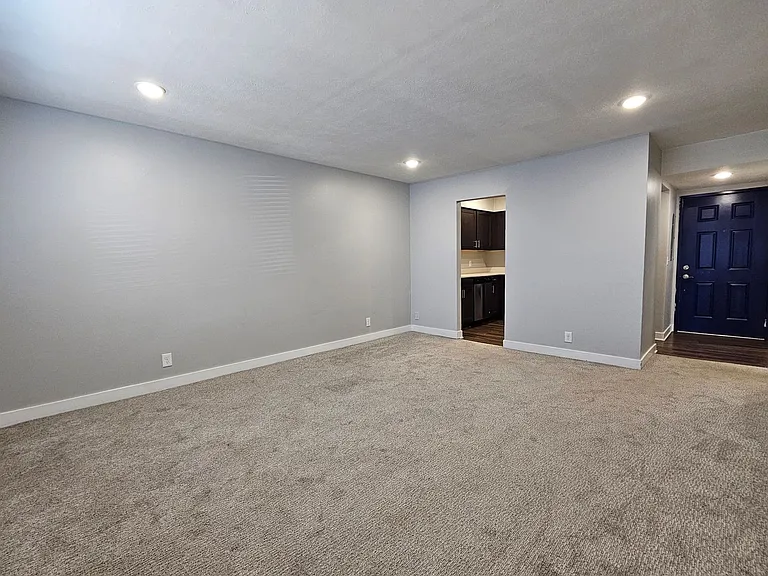 The Belmont Apartments — Photo 4