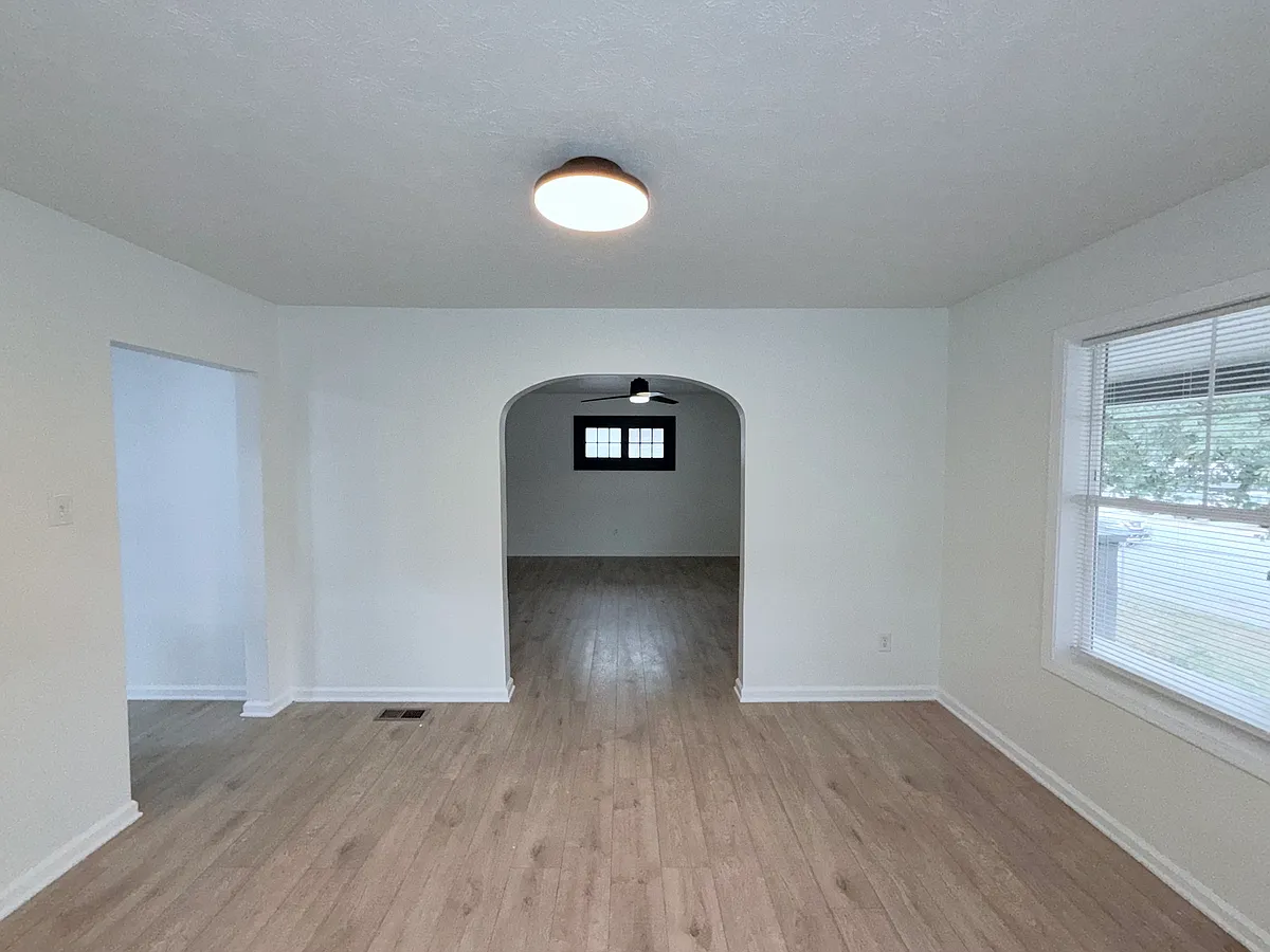 Building Photo - 4509 E 10th St