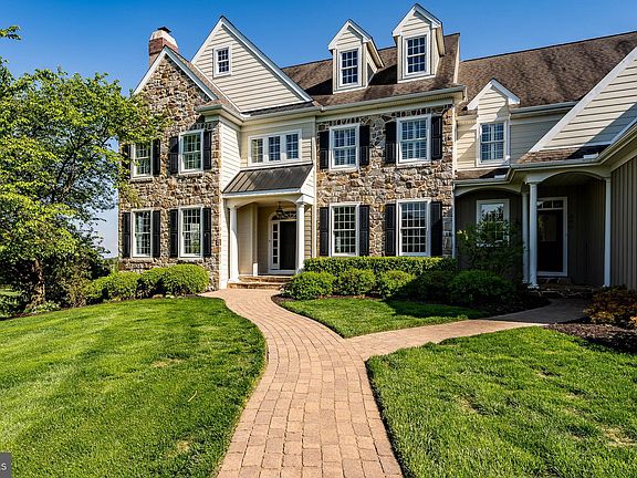 2nd image of 200 Loren Ln
