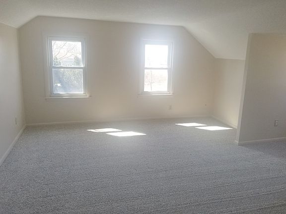 Huge master bedroom with 2 closets