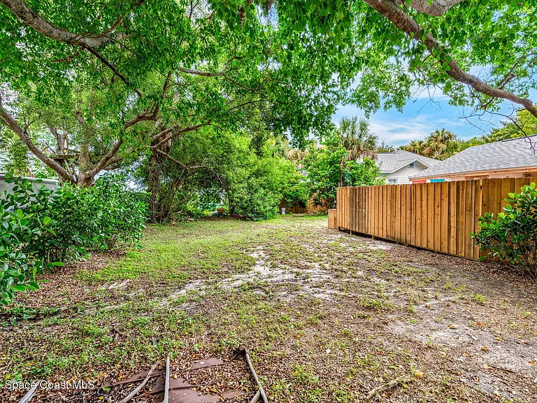 1365 Pineapple Ave #S — Photo 37